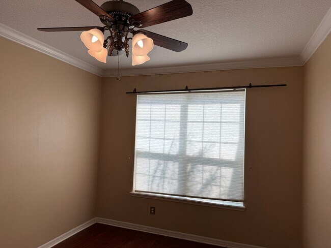 Building Photo - Gorgeous 5 bedrooms, 4 bath, 3 car garage single family home in Clermont