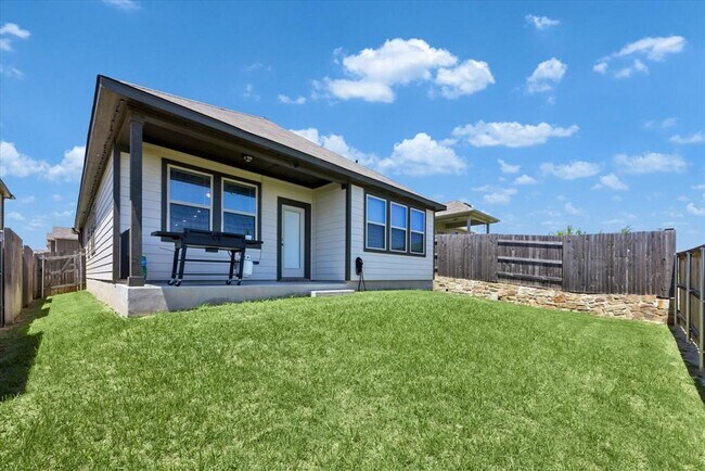 Building Photo - 685 Papaya Dr