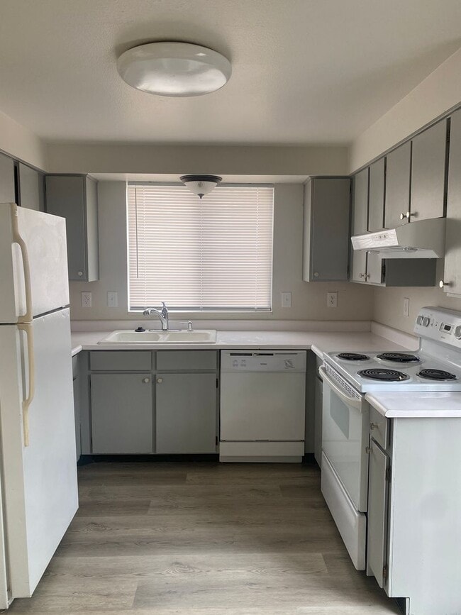 Building Photo - Beautifully Remodeled 3-Bedroom Home with Fenced Yard & Covered Parking