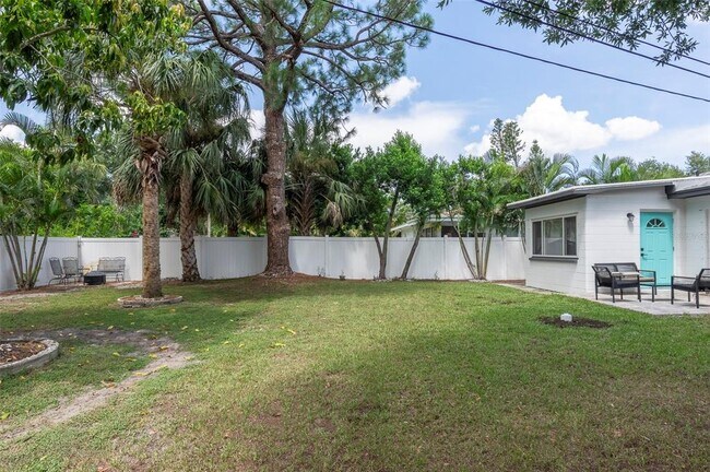 Building Photo - 5840 Dartmouth Ave N