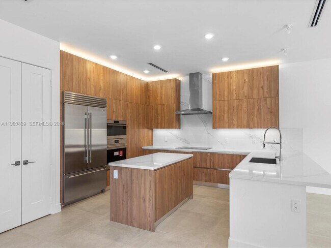 Building Photo - 19701 NE 16th Pl