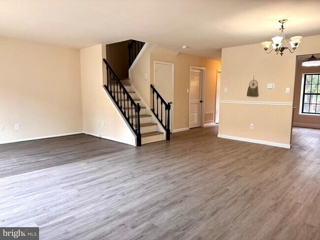 Building Photo - 224 Crown Prince Dr