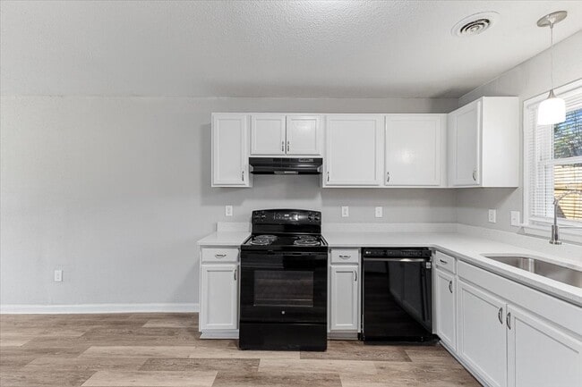 Building Photo - Homestead Duplexes