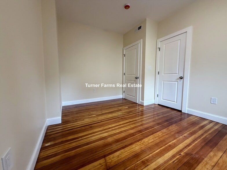 Building Photo - 5 Lowell Cir