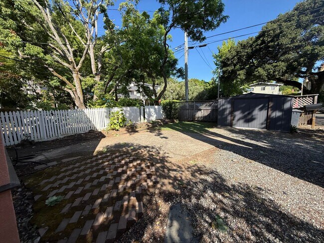 Building Photo - 199 Tunstead Ave