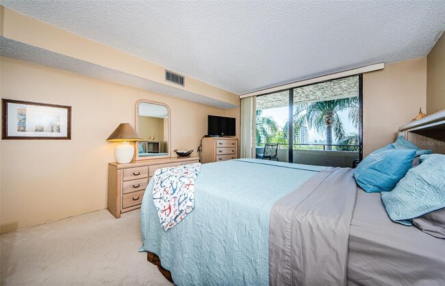 Building Photo - 6035 Sea Ranch Dr