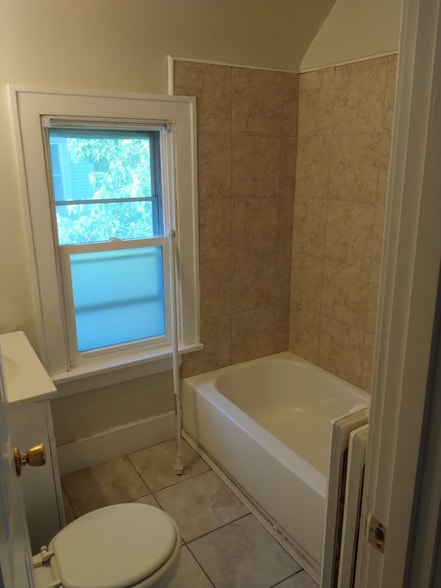 Building Photo - 2720 N Girard Ave