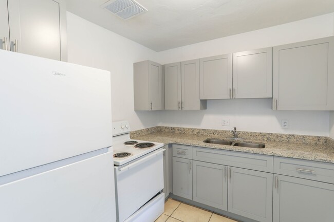 Building Photo - 5422 Lake Underhill Rd