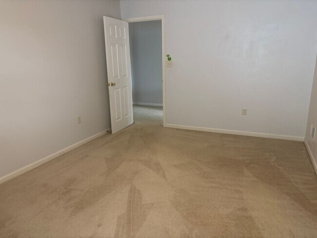 Building Photo - 720 Strayer Dr