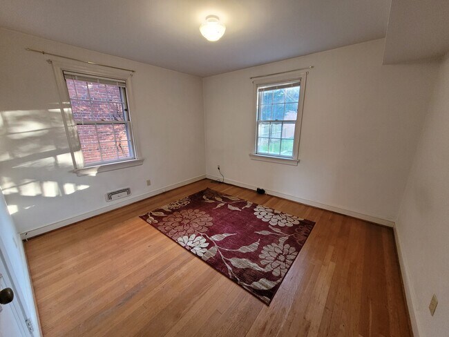 bedroom 1 empty - 3131 W Grace St