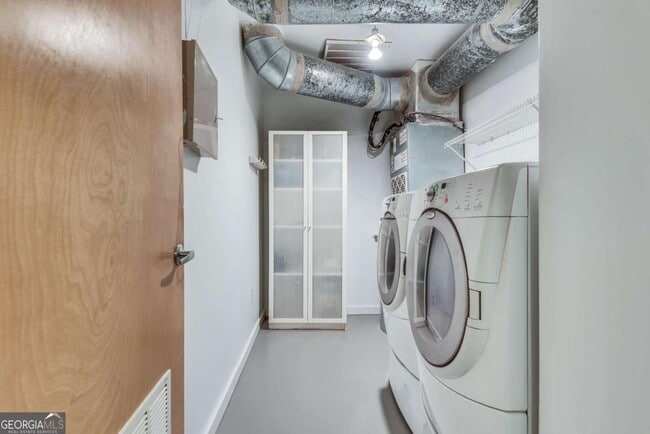 Building Photo - 400 Village Pkwy