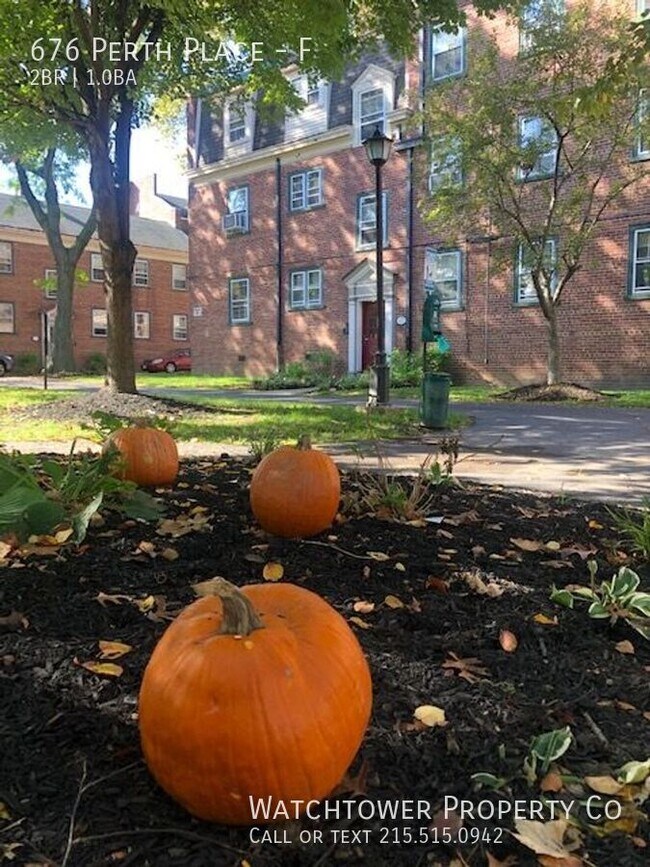 Building Photo - 676 Perth Pl