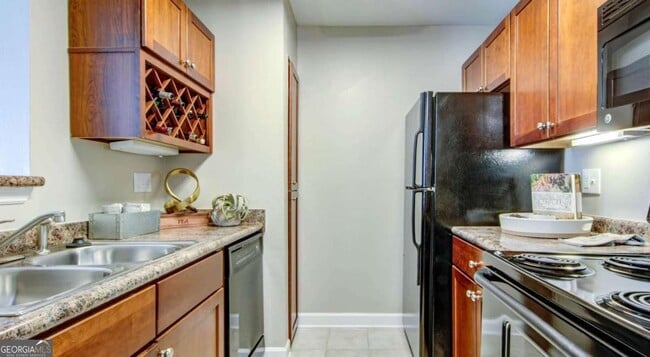 Building Photo - 100 Pinhurst Dr