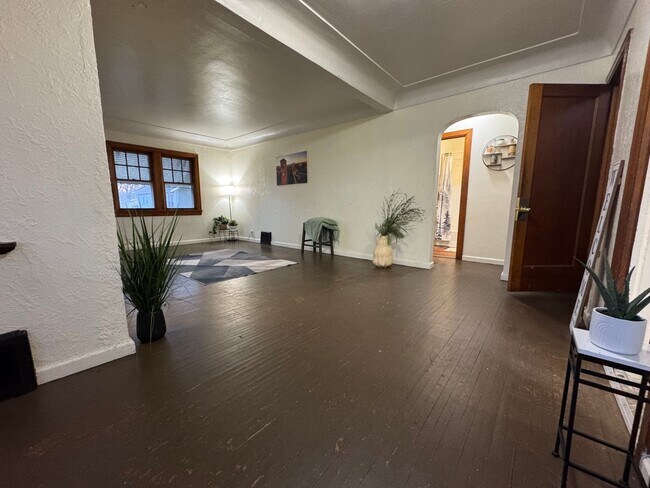 Building Photo - 3 bed, 1 bath home for rent in Waterloo