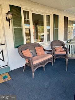 Building Photo - 421 N Chestnut St