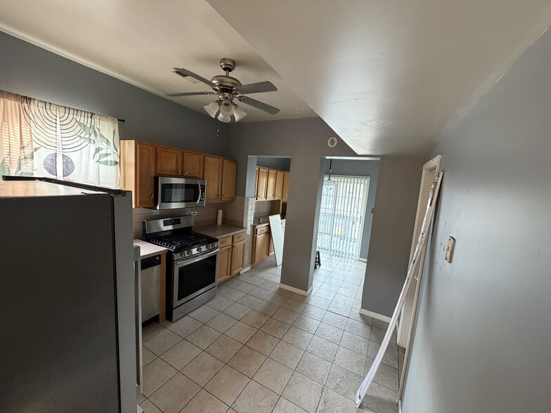Kitchen - 4710 W Jackson Blvd