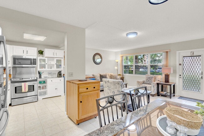 Building Photo - 1016 Cambridge A