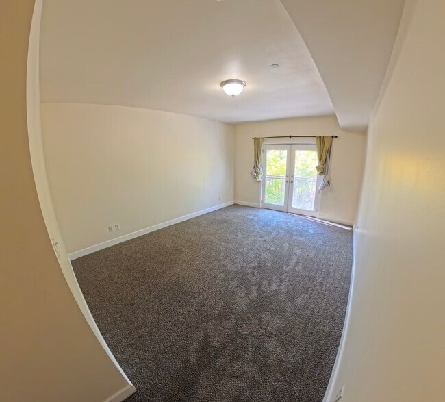 Building Photo - Riverwoods 2 Bedroom Condo