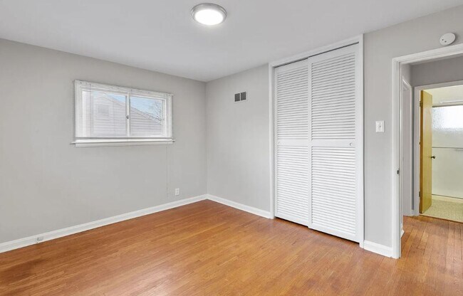 Building Photo - 713 Huntwood Ln