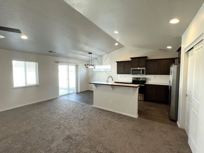 Building Photo - Beautiful 3 bed 2 bath home in Caldwell ju...