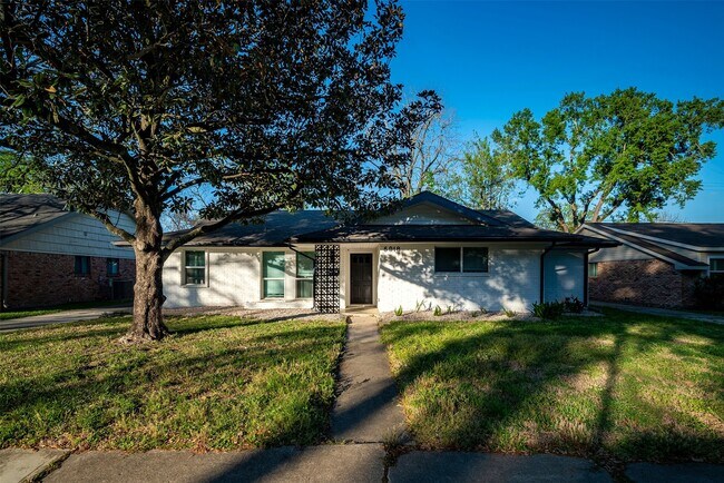 Building Photo - 5918 Lattimer Dr