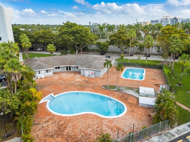 Building Photo - 9125 SW 77th Ave