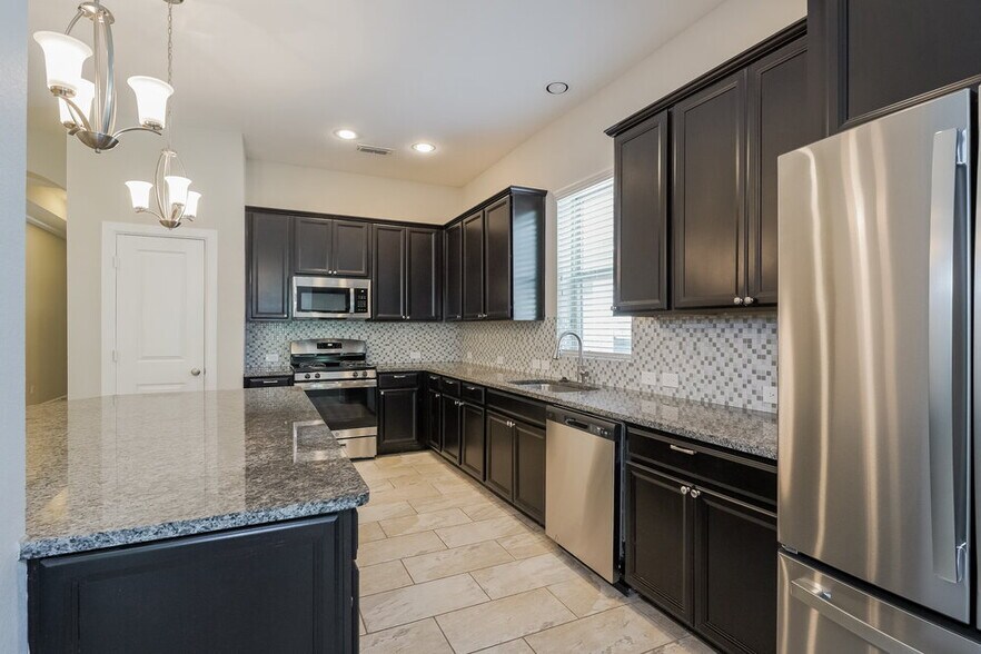 Building Photo - 415 Rocky Briar Ct