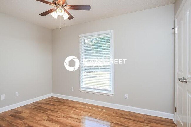 Building Photo - 3 Bedroom Pet-Friendly Home in Greensboro, NC with Main Street Renewal