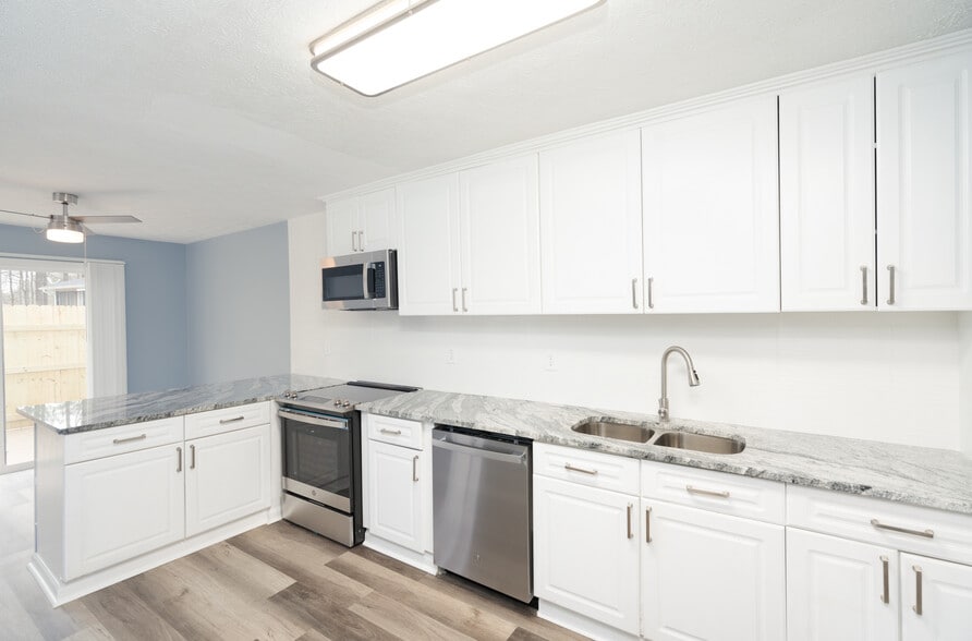 Building Photo - 7560 Taylor Rd