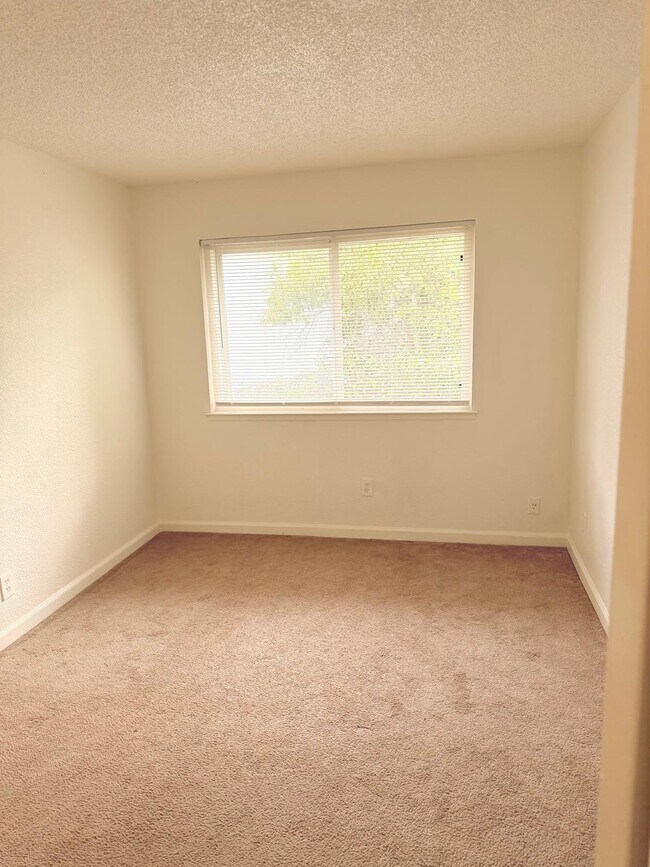 Building Photo - 4772 Greenholme Dr
