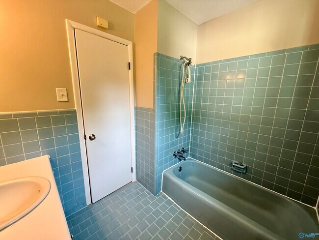 Building Photo - 12027 Chicamauga Trail SE