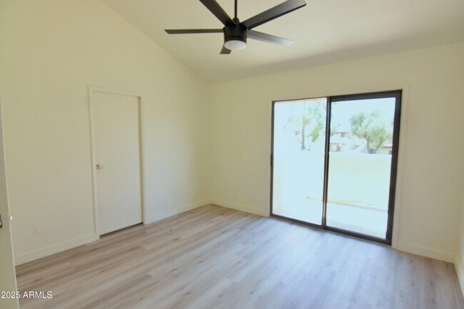 Building Photo - 2020 W Union Hills Dr