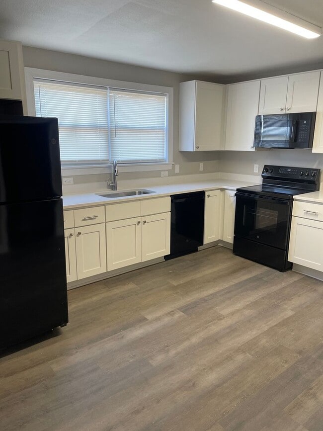 Building Photo - 1112 Cayuga St