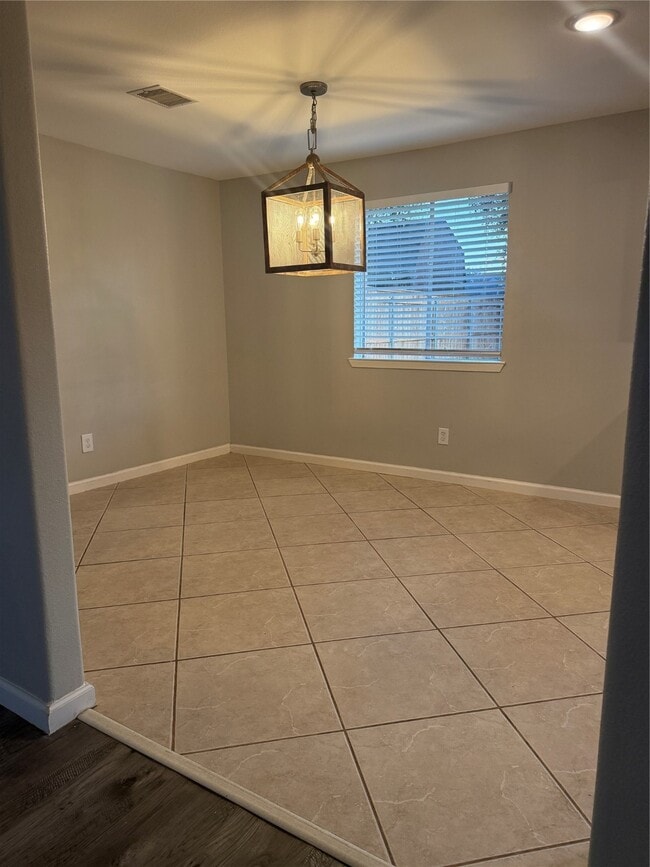 Building Photo - 6207 Woodvale Dr