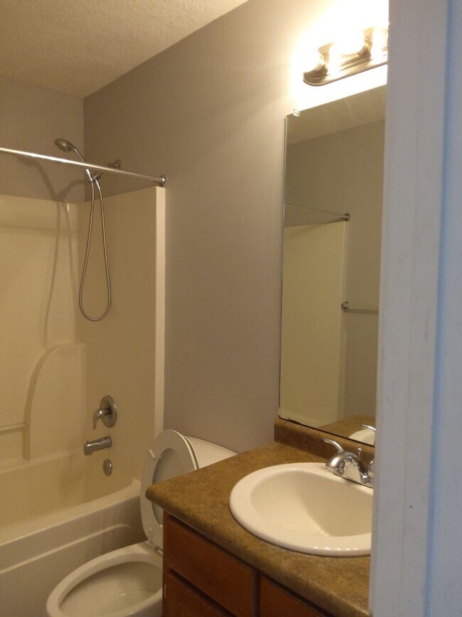 Building Photo - Cozy Three Bedroom Home!