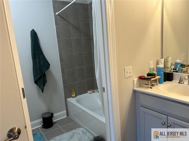 Building Photo - 30 Hamilton Dr