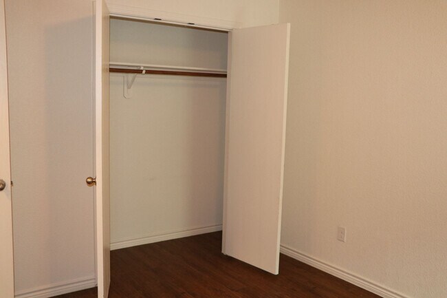 Building Photo - 4600 Waterproof Dr