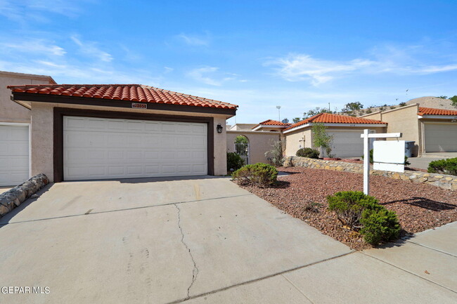Building Photo - 205 N Alto Mesa Dr