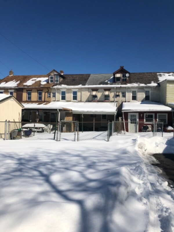 Building Photo - 742 Genesee St