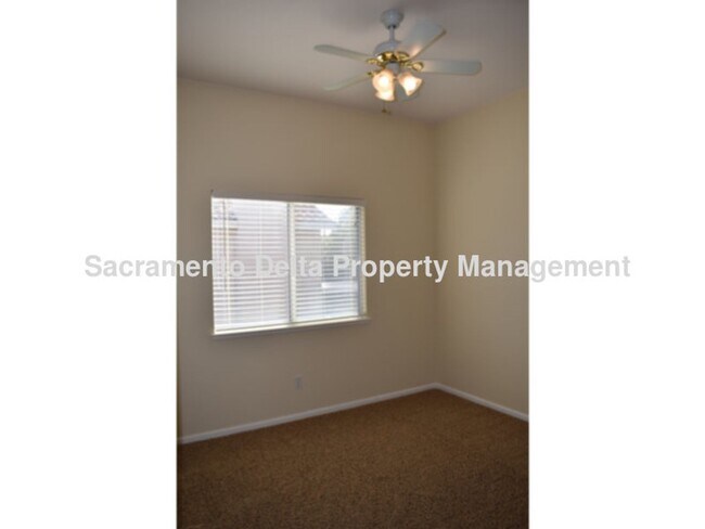 Building Photo - Rocklin home with pool & newer HVAC!