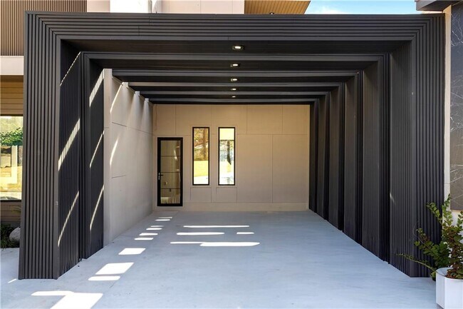 Building Photo - 3600 Lower Roswell Rd