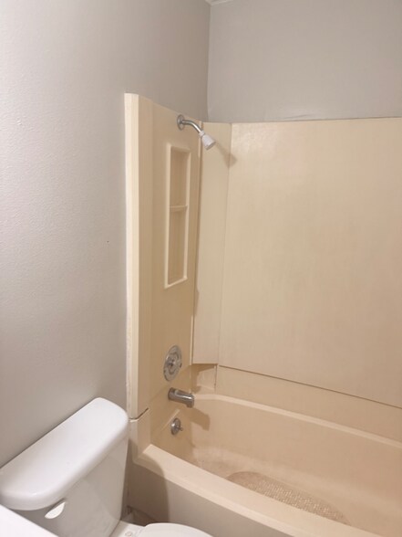 Building Photo - 750 Hospital Rd