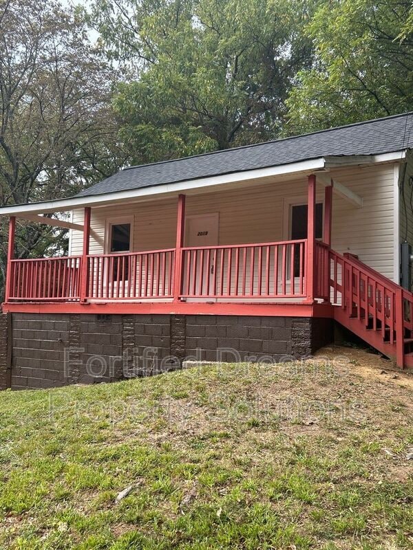 Primary Photo - 2019 Row St