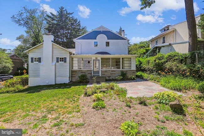 Building Photo - 8901 Montgomery Ave