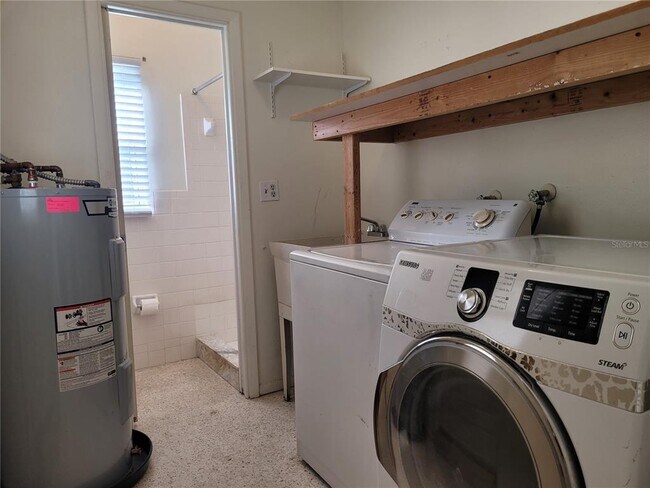 Building Photo - 1820 Martin St