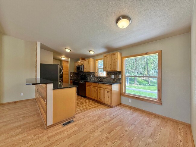 Building Photo - 5228 W Crosscut Rd