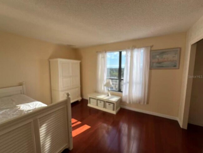 Building Photo - 2618 Cove Cay Dr