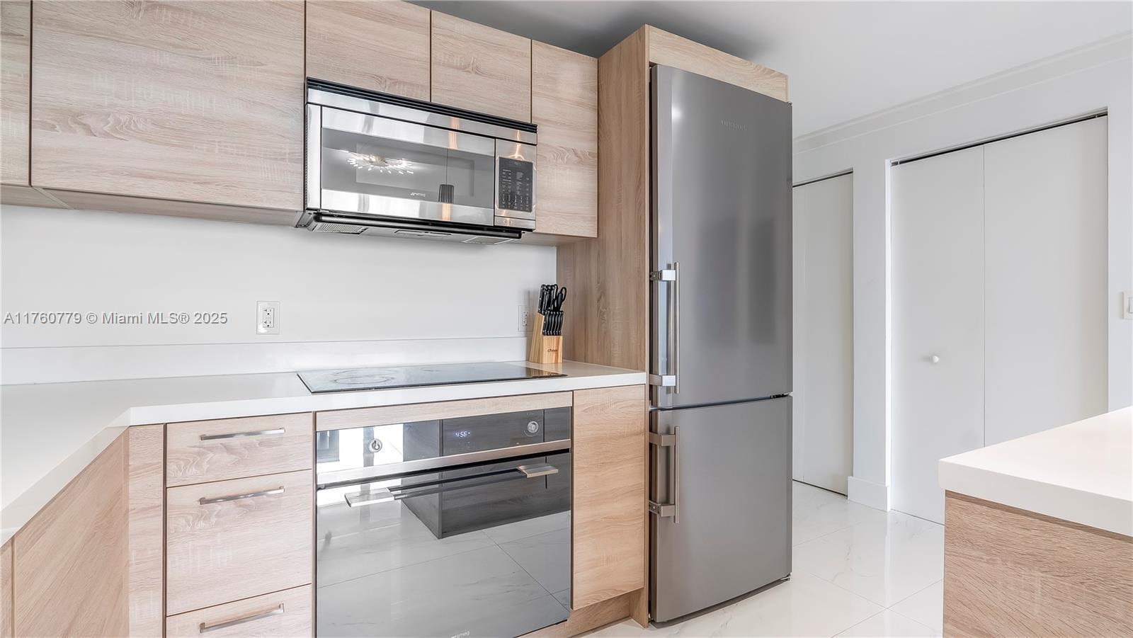 Building Photo - 16385 Biscayne Blvd