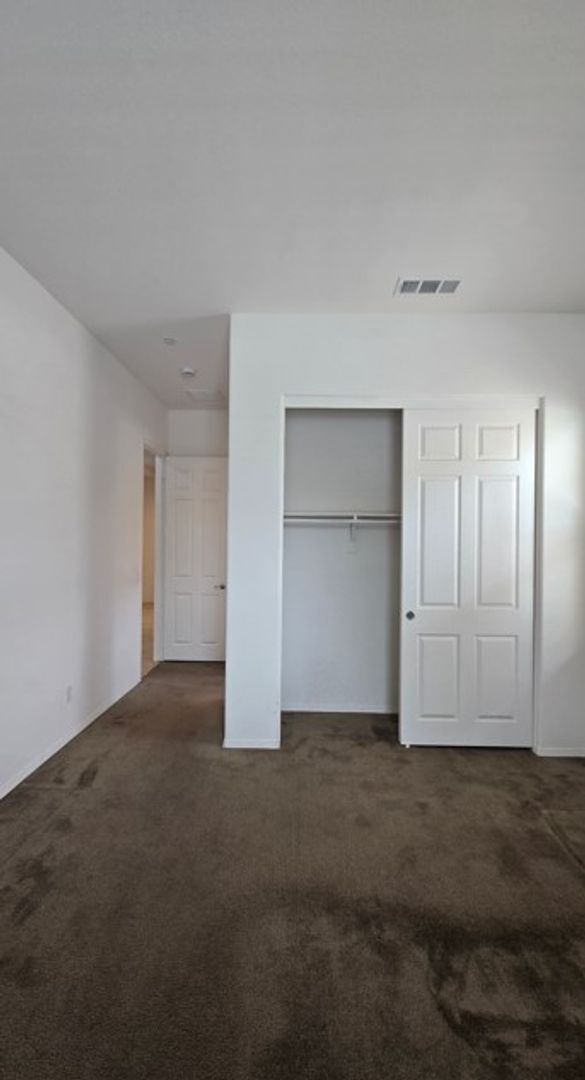 Building Photo - 6015 Dubois Pl