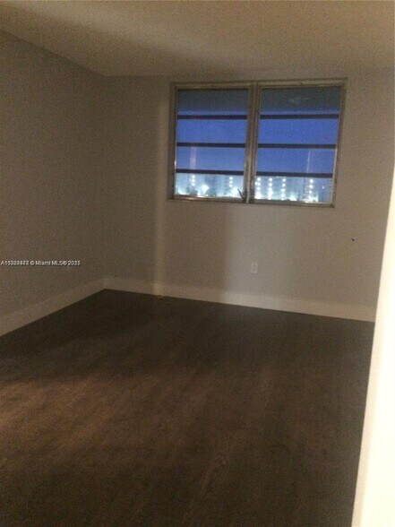 Building Photo - 2859 Leonard Dr